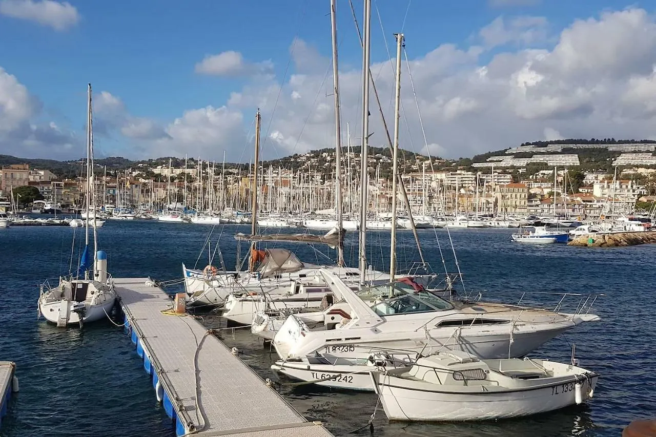 Studio Avec Grand Balcon- Residence De Caractere Bandol