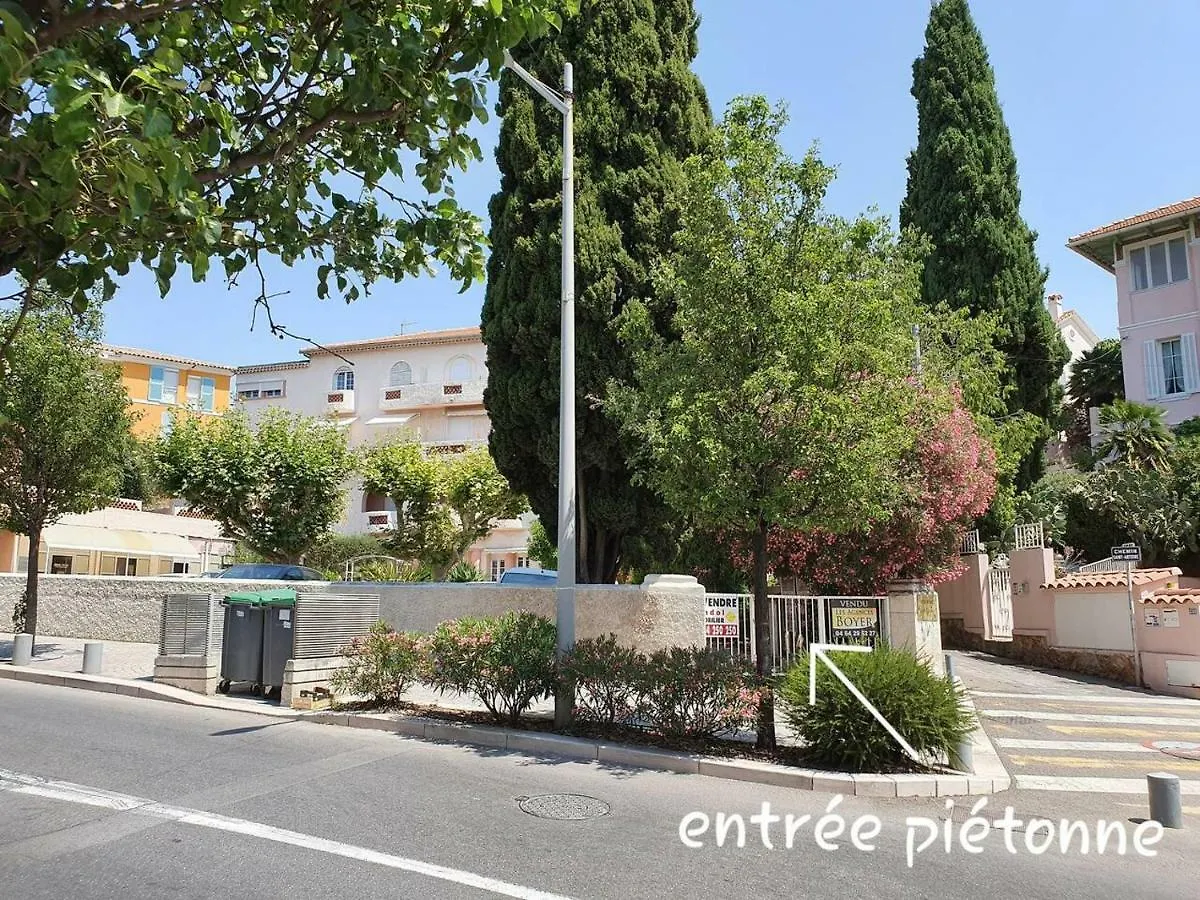 Studio Avec Grand Balcon- Residence De Caractere Bandol 0*,  France
